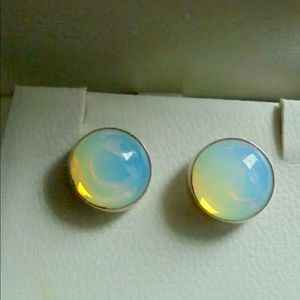 21 carat white gold moonstone earrings by H Samuel